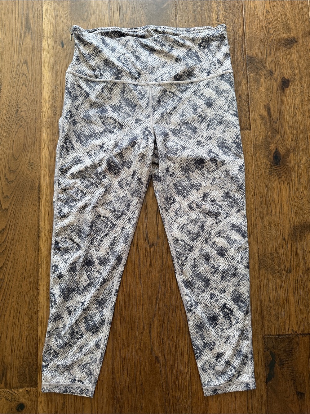 Gap fit High-Waist Animal Print Leggings - Neutral Gray Tones
